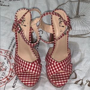 Red and white platform  👠